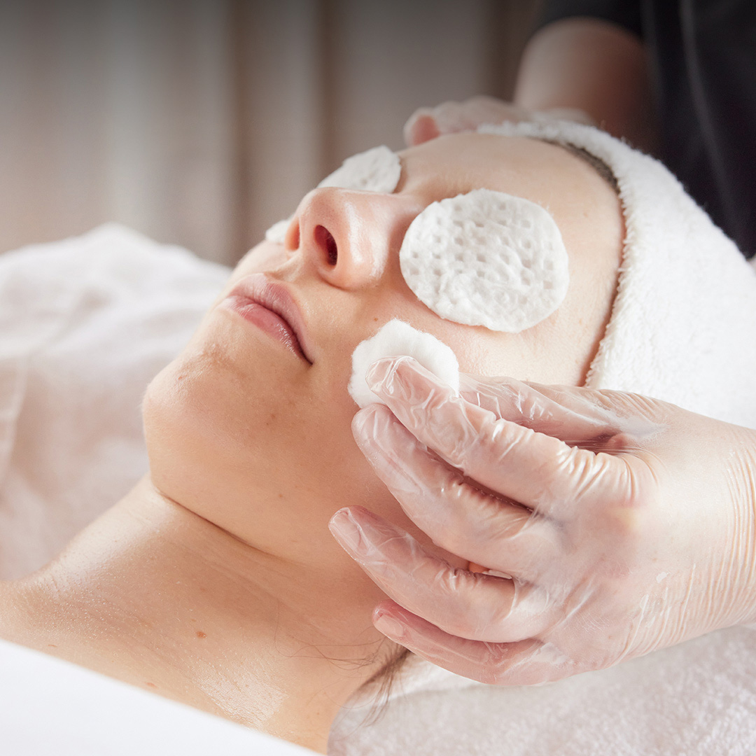 Facial surface peeling female 1080x1080